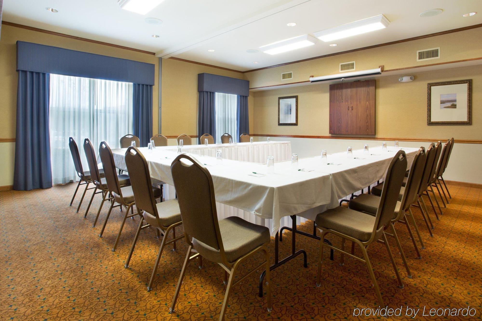 Country Inn & Suites By Radisson, Pineville, La Бизнес снимка